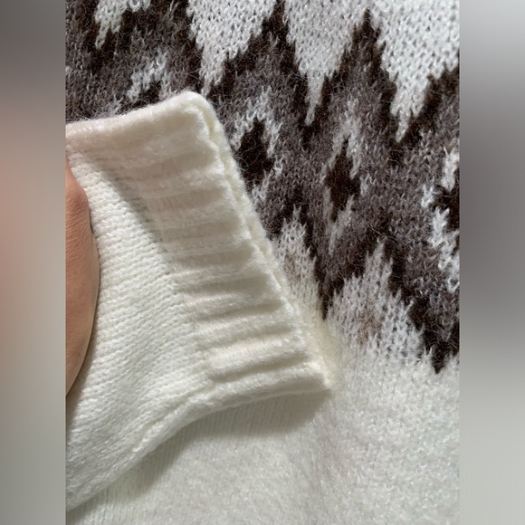 NWT, Old Navy white sweater. - Picture 5 of 7